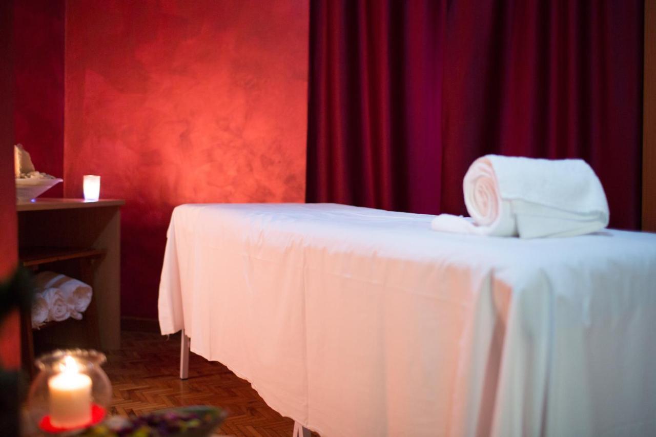 Hotel Gambrinus Abbadia San Salvator Eksteriør billede