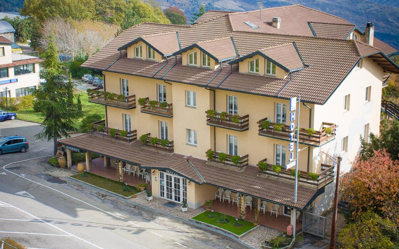 Hotel Gambrinus Abbadia San Salvator Eksteriør billede