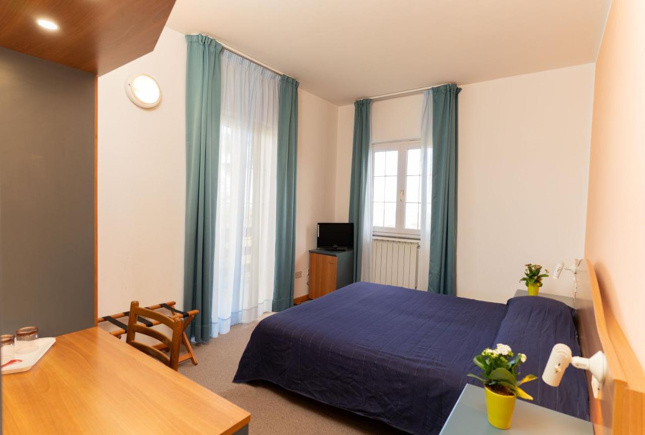 Hotel Gambrinus Abbadia San Salvator Eksteriør billede