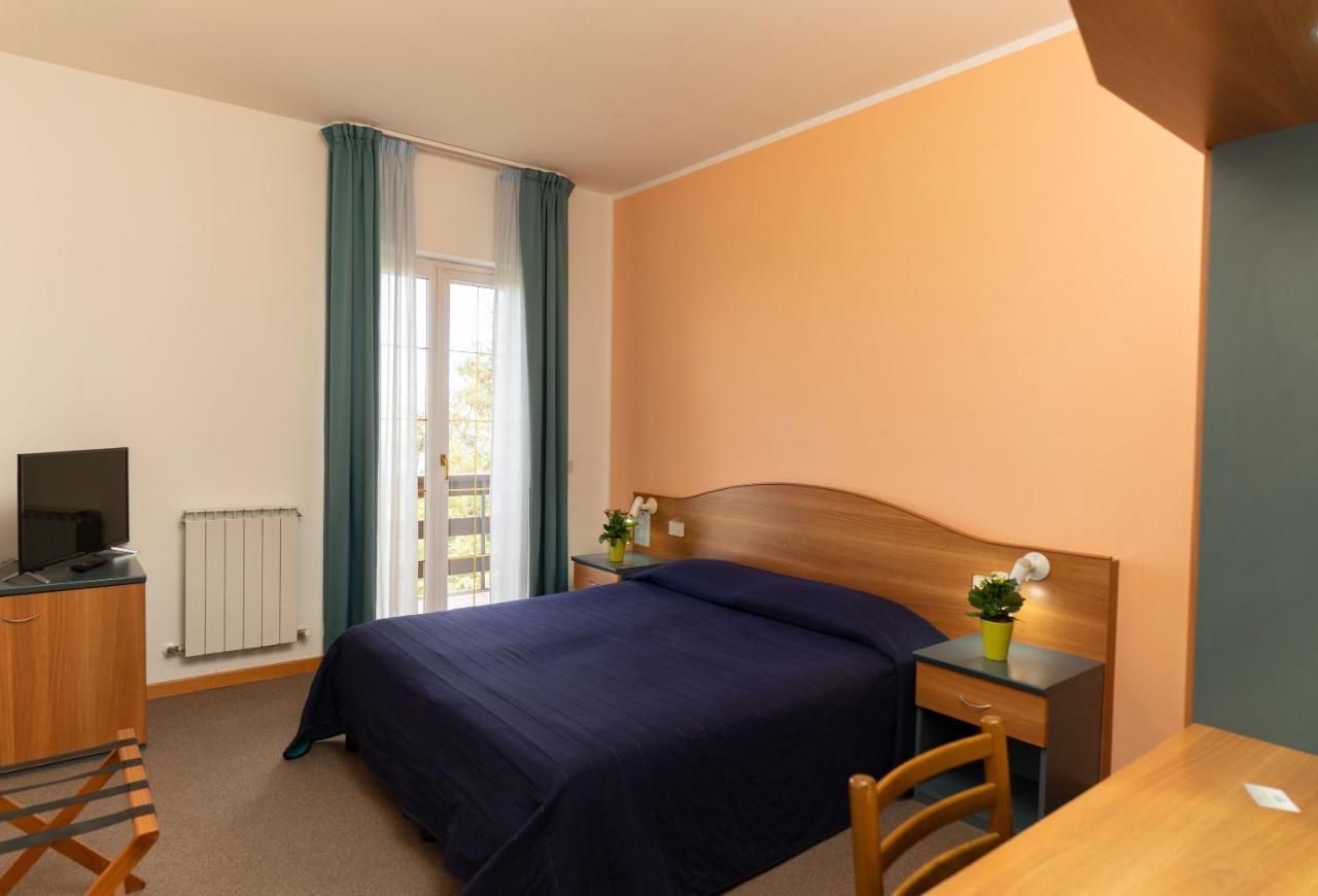 Hotel Gambrinus Abbadia San Salvator Eksteriør billede