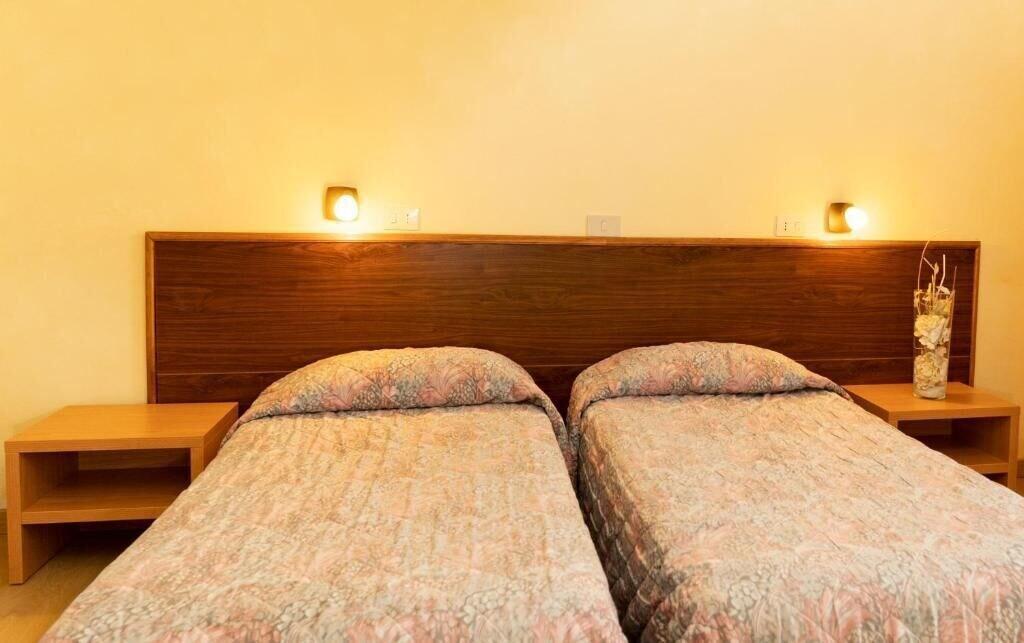 Hotel Gambrinus Abbadia San Salvator Eksteriør billede