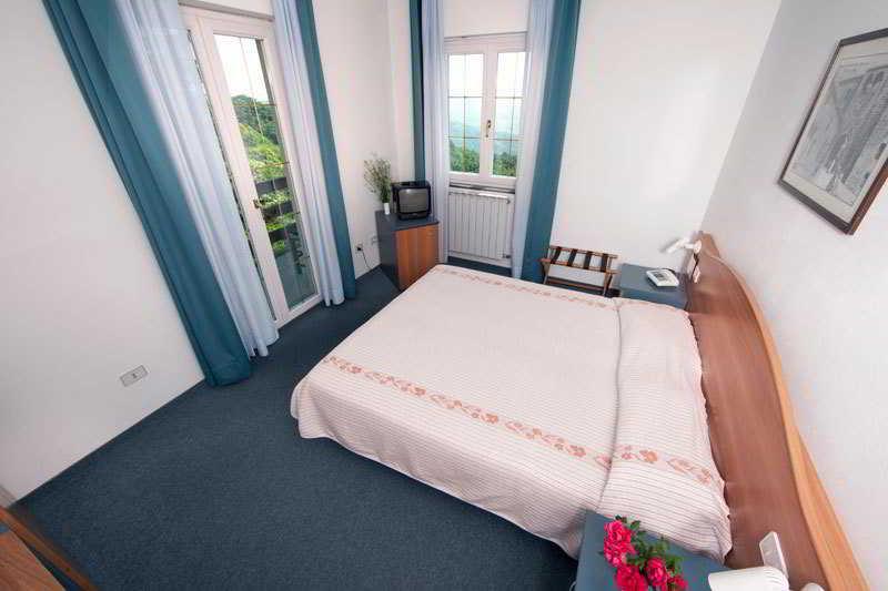 Hotel Gambrinus Abbadia San Salvator Eksteriør billede