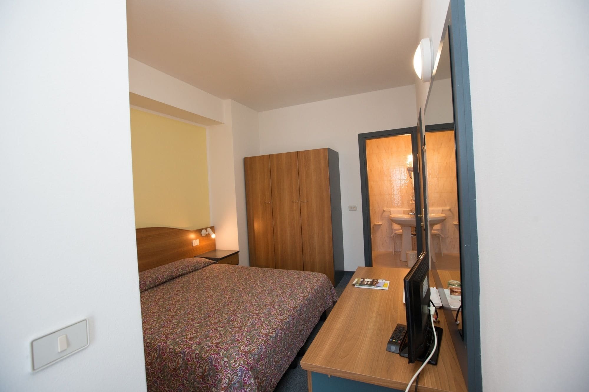 Hotel Gambrinus Abbadia San Salvator Eksteriør billede
