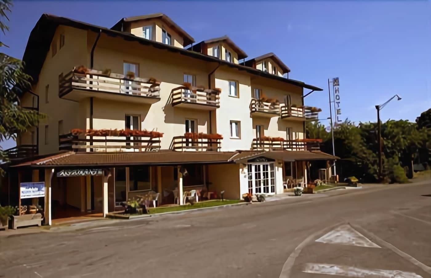 Hotel Gambrinus Abbadia San Salvator Eksteriør billede