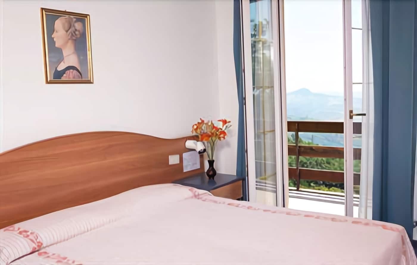 Hotel Gambrinus Abbadia San Salvator Eksteriør billede